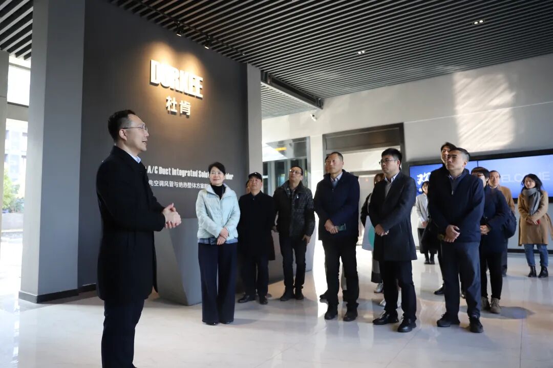 GA黄金甲集团金海丰先生做表商企业做解说决